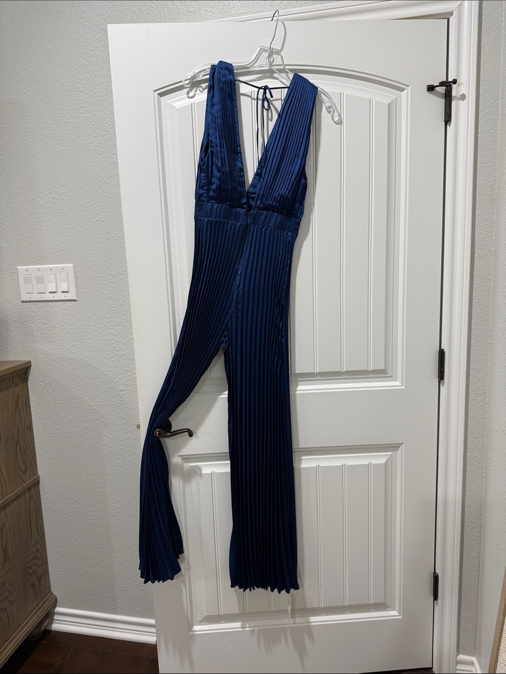 Abercrombie & Fitch Navy Plunging V-Neck Pleated Jumpsuit - Picture 6 of 6